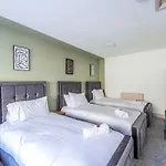 Contemporary Upnor House With 2 Free Parking By Prescott Apartments