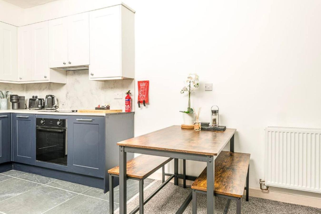 Apartment Contemporary Upnor House With 2 Free Parking By Prescott *