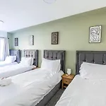 Contemporary Upnor House With 2 Free Parking By Prescott Apartments