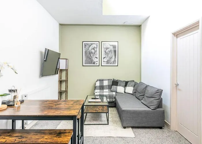 Contemporary Upnor House With 2 Free Parking By Prescott Apartments