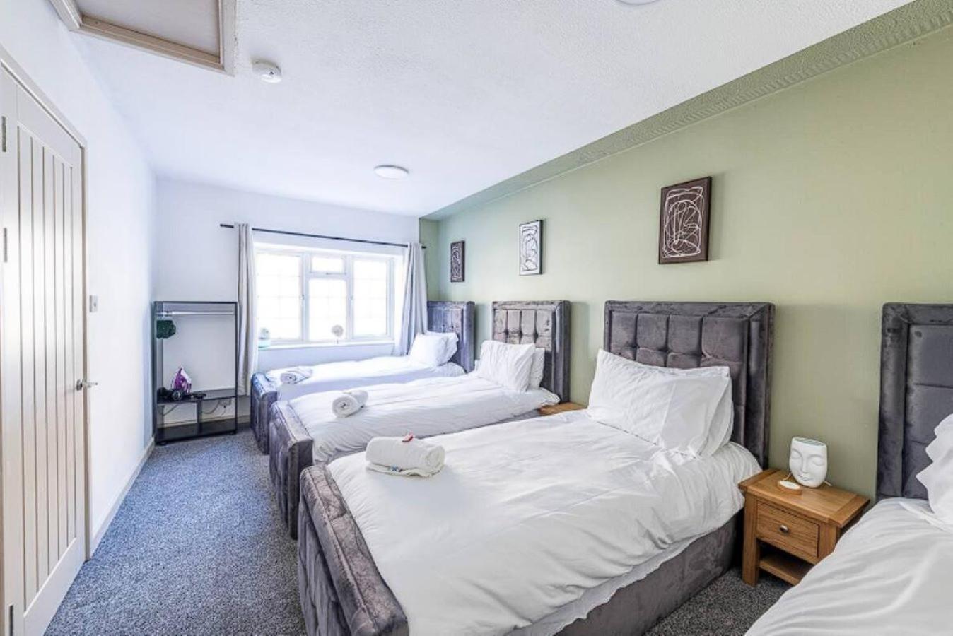 Contemporary Upnor House With 2 Free Parking By Prescott * Bristol