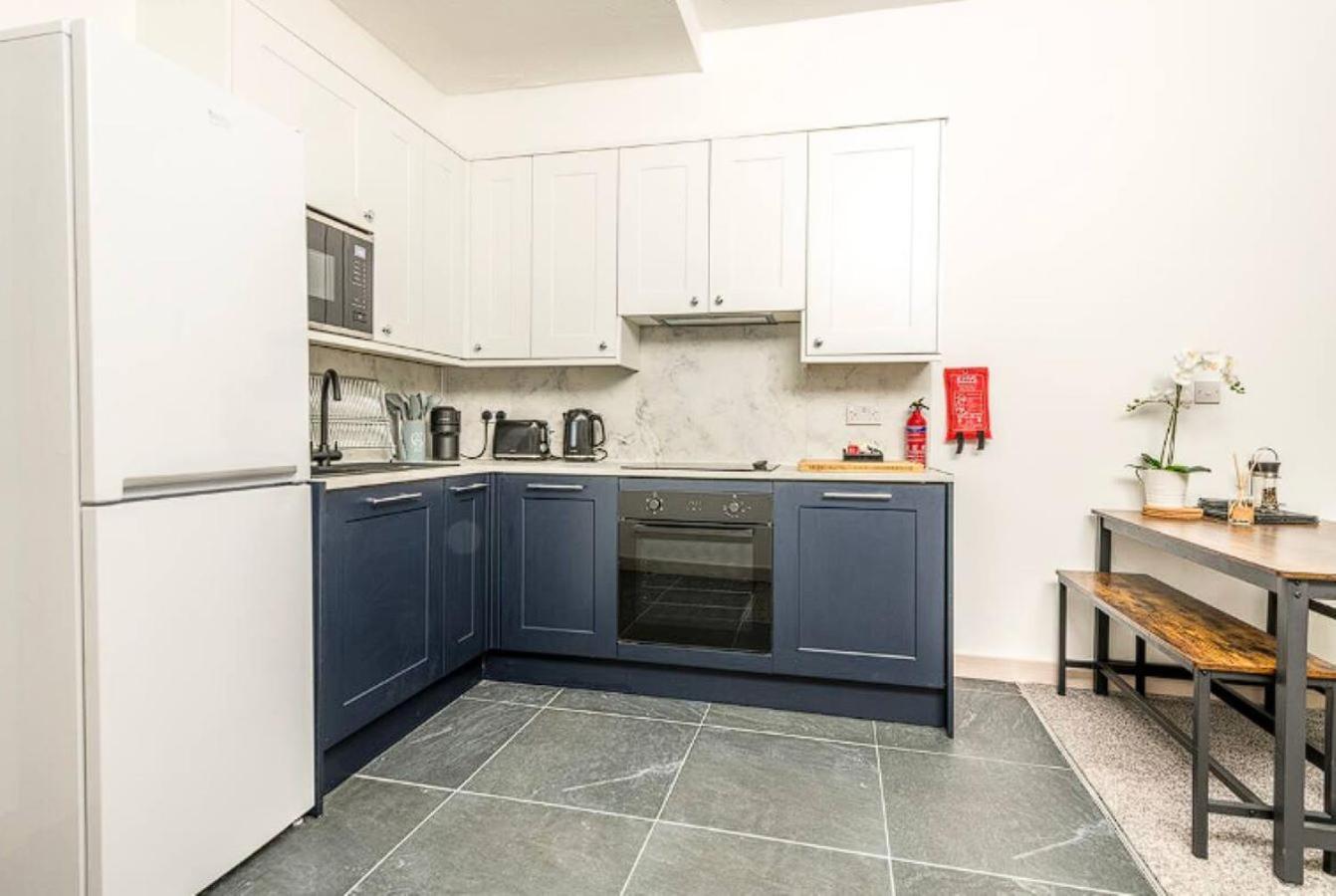 Contemporary Upnor House With 2 Free Parking By Prescott * Bristol